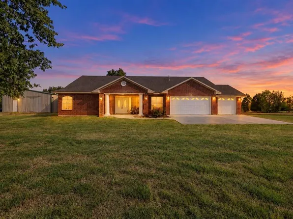 1307 State Road 70 E, Calera, OK 74730