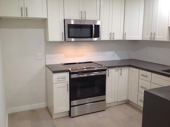 3rd image of 2244 Lakeshore Ave APT 9