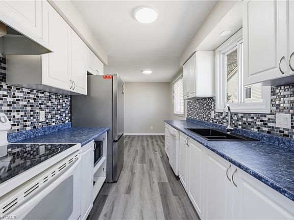 5th image of 42 Terrace Ave