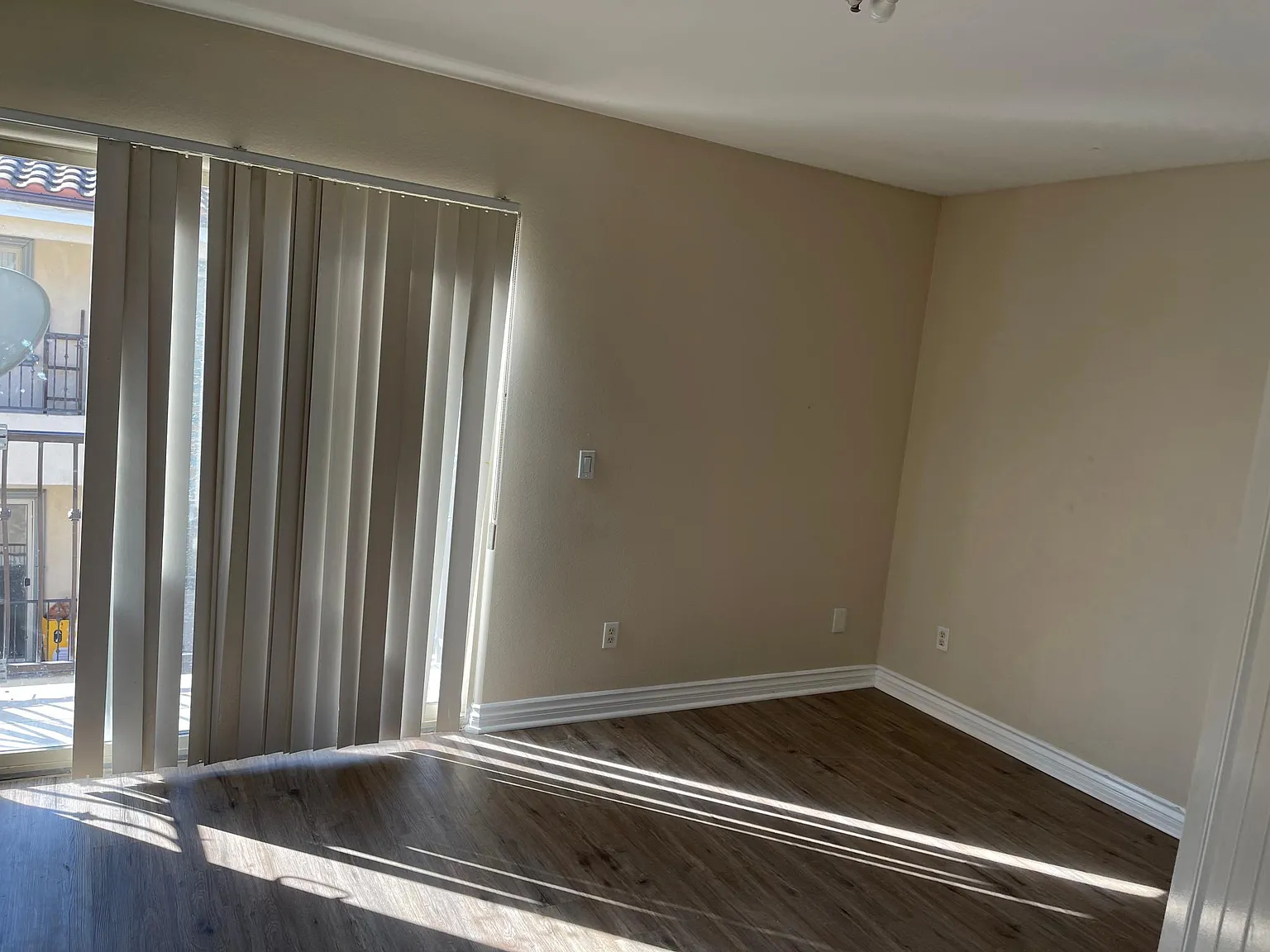 16723 Victory Blvd — Photo 3