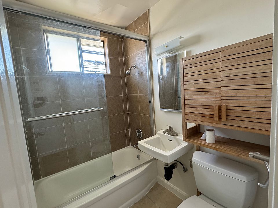Nice bathroom!