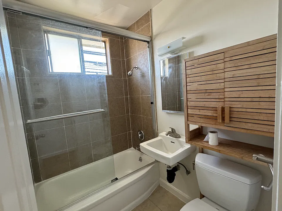 Nice bathroom!