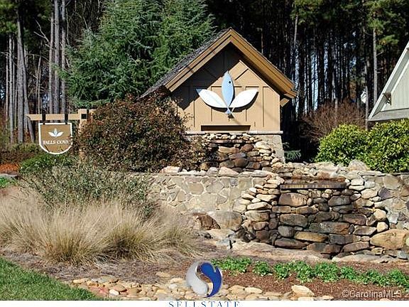 Falls Cove Entranceway....