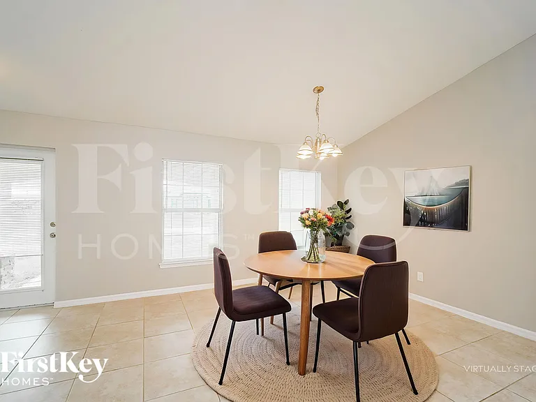 2325 NW 34th Ave — Photo 7