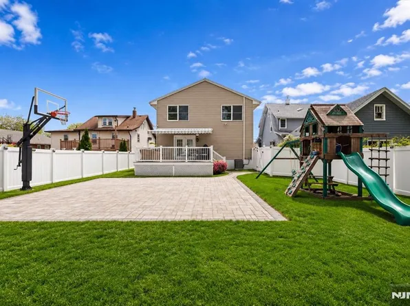 12 Chamberlain Ave, Little Ferry, NJ 07643