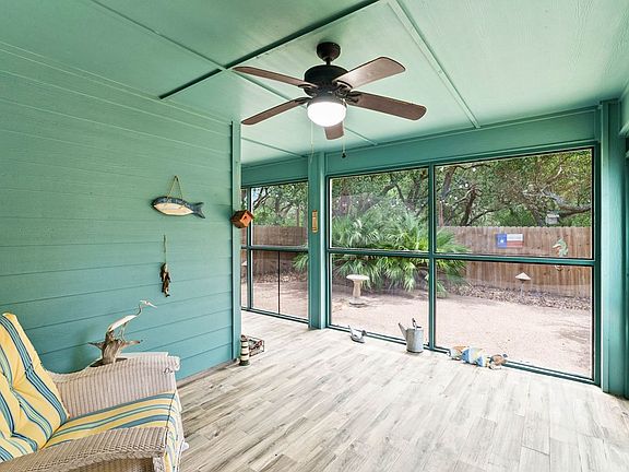 3rd image of 105 Pecan Hbr