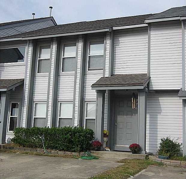 1st image of 776 Quesnel Dr