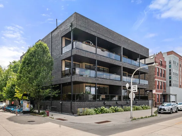 2324 N Winchester Ave #102, Chicago, IL 60647