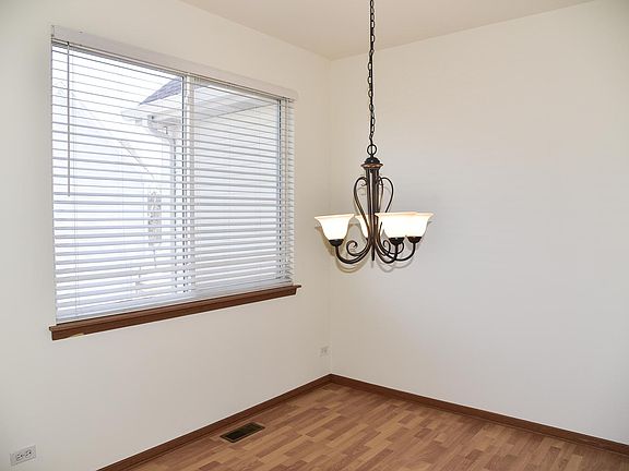 4th image of 1542 Sauganash Ct #1542