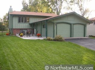 11317 Red Fox Dr, Osseo, MN 55369