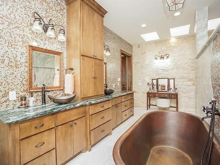 825 Grubbs Rd — Photo 32