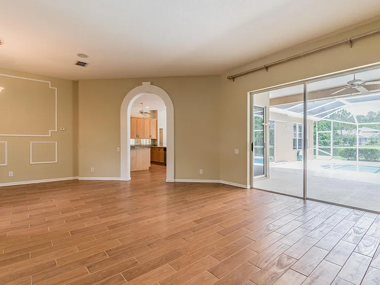 10559 Greencrest Dr — Photo 13