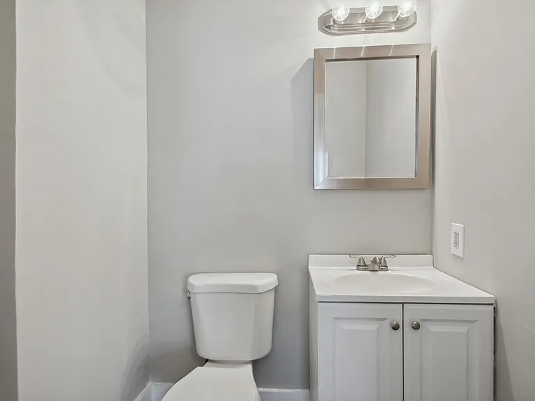 1002 W 44th St — Photo 14