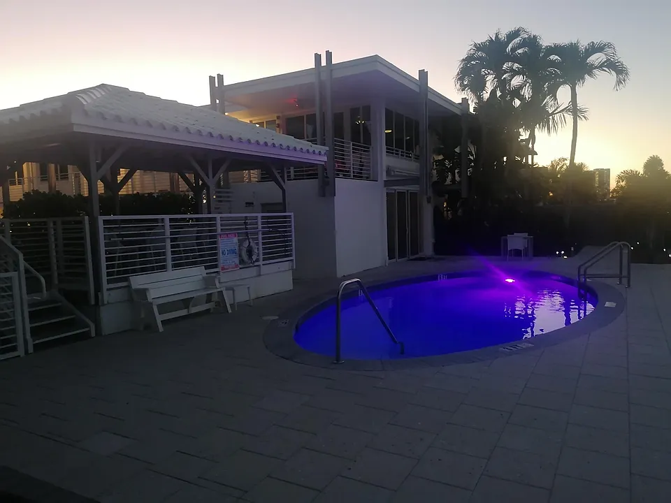 405 N Hibiscus Dr
