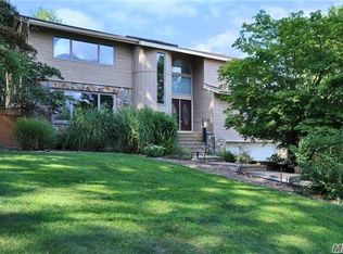 17 Hill And Tree Ct, Melville, NY 11747