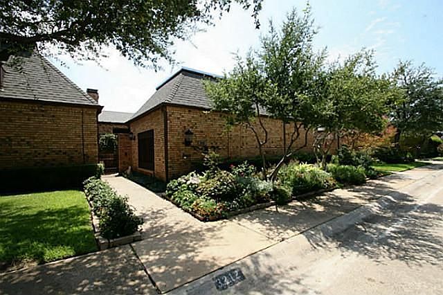 1st image of 3212 Stonehenge Ln