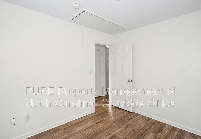 2910 Bridgeville Ln — Photo 22