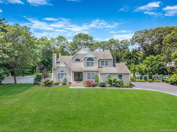 33 Eva Lane, Farmingville, NY 11738