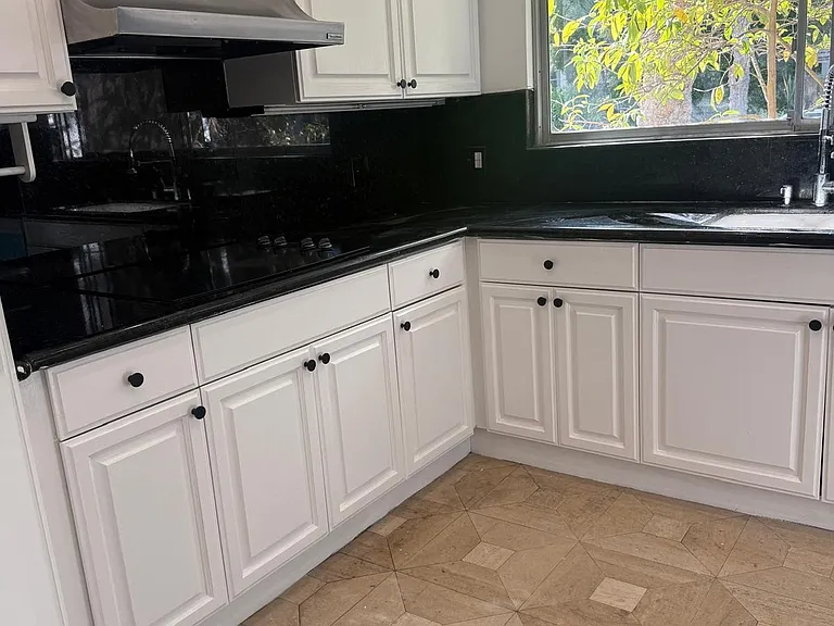 223 S Lasky Dr #B — Photo 8