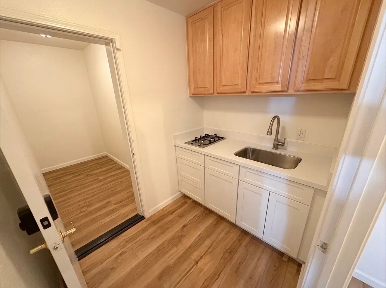 Studio, 500 sqft, $1,300 — Photo 3