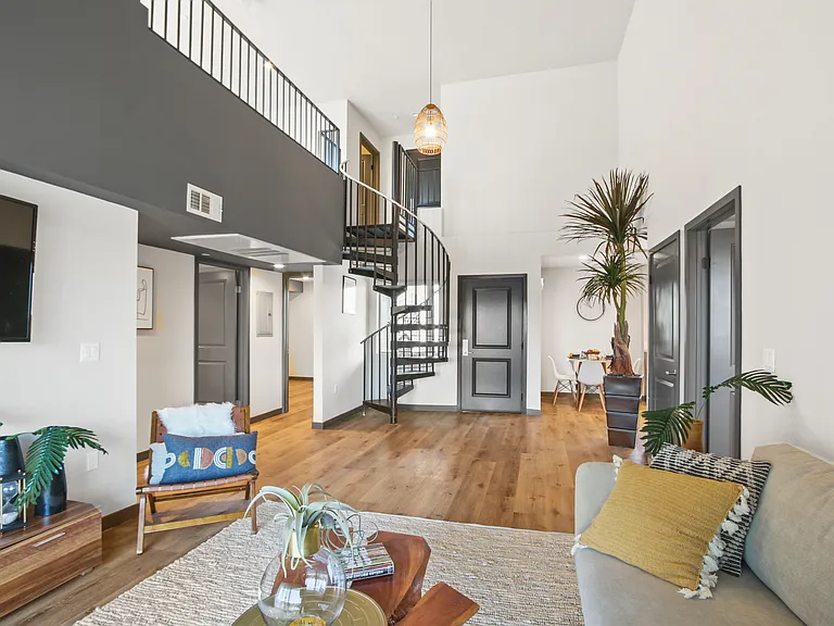 NOHO URBAN APARTMENTS — Photo 7