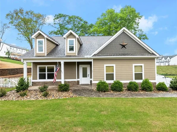 65 Academy St, Pendergrass, GA 30567