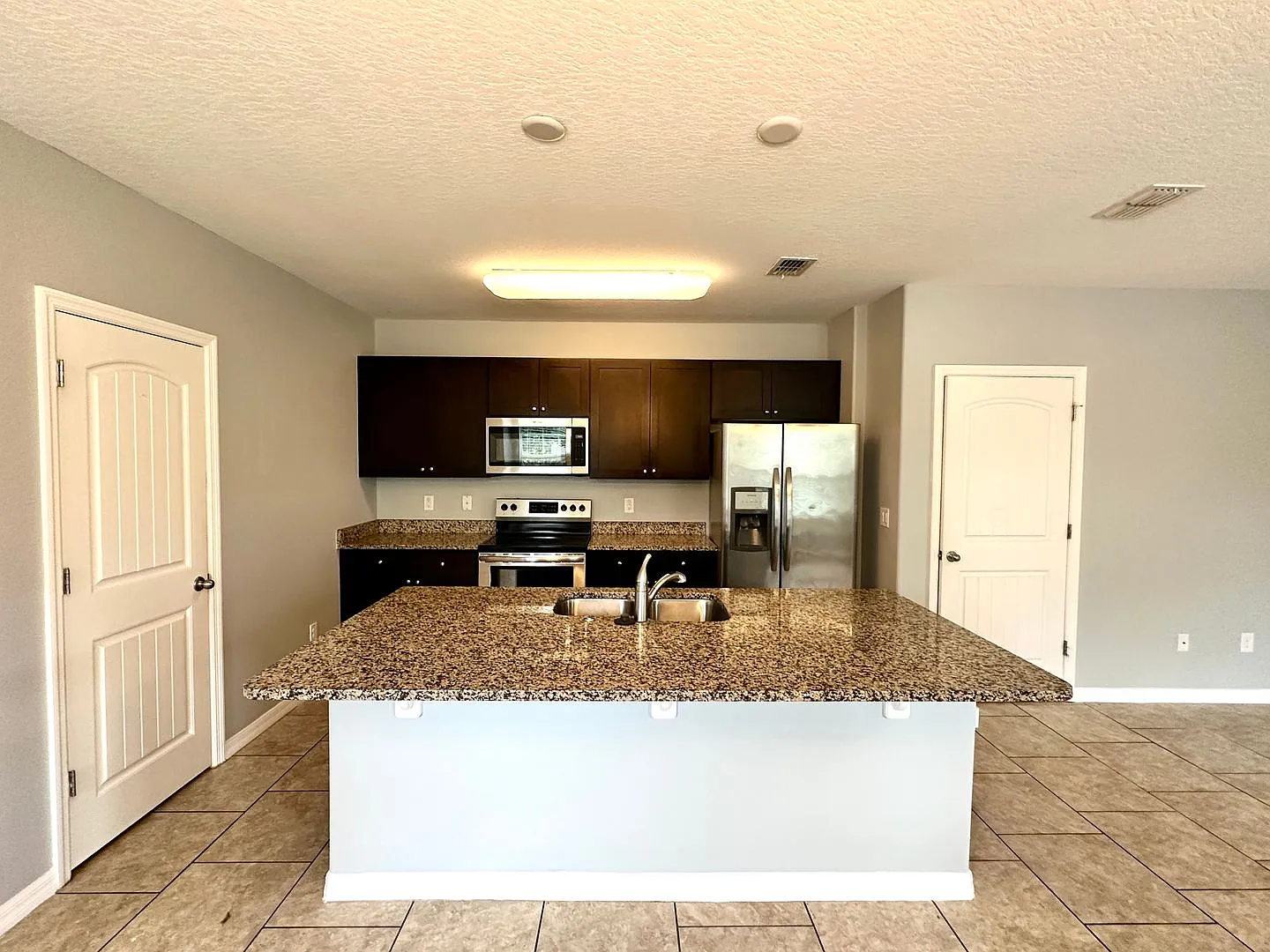 Awesome townhome in Resort Style Conmuunity — Photo 4
