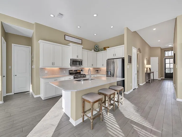 120 Buckeye Dr — Photo 4