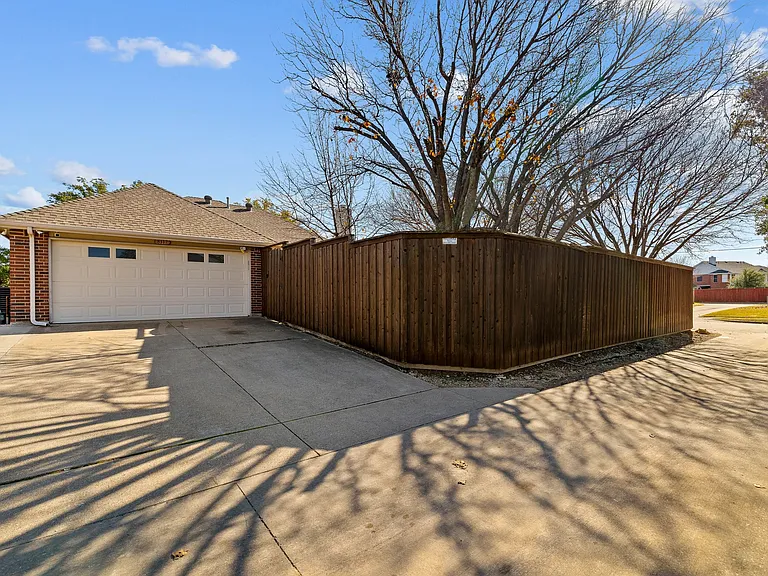 8317 Greenfield Dr — Photo 13