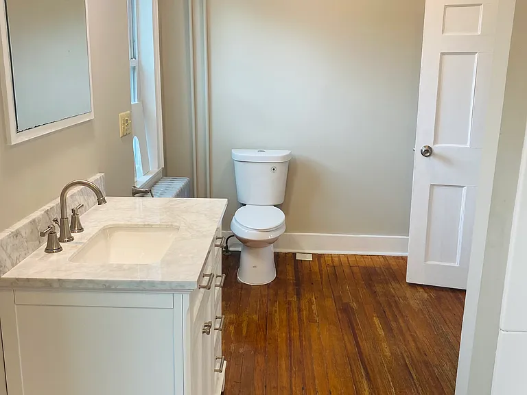 860 Windsor Ave #1 — Photo 9