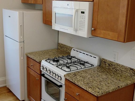 2nd image of 2025 Halstead Ave #1