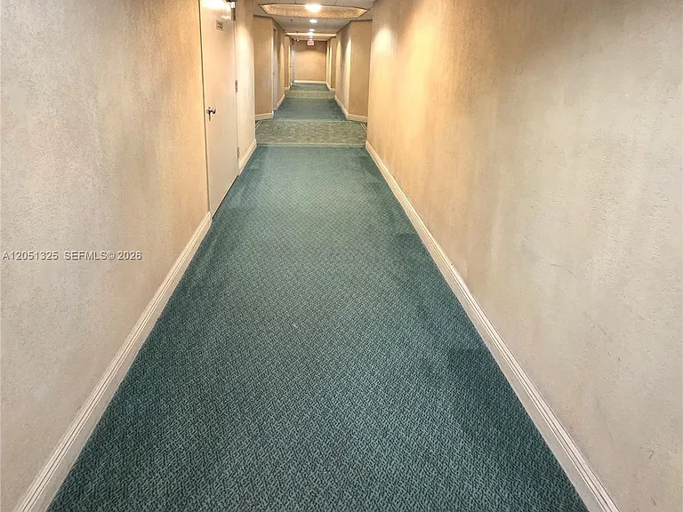 2625 Collins Ave #1506 — Photo 23
