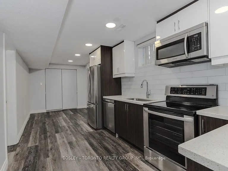 63 Burndale Ave #LOWER — Photo 4