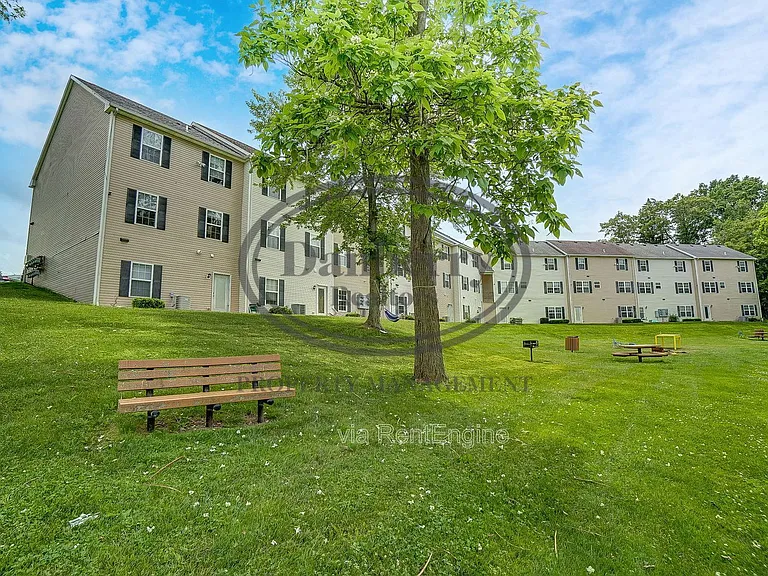 1115 N Byrne Rd — Photo 30