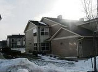 966 Kelly Ln, Sycamore, IL 60178