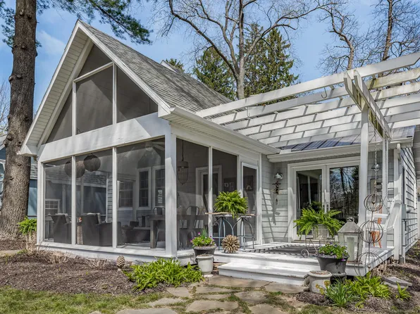 15961 Lakeshore Rd #E, Union Pier, MI 49129