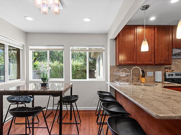 Breakfast nook and Dining area