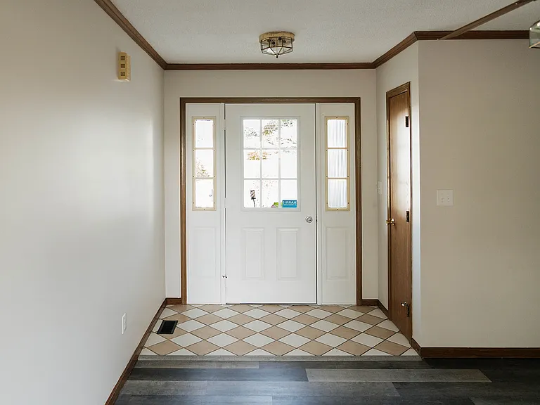 405 Lake St — Photo 9
