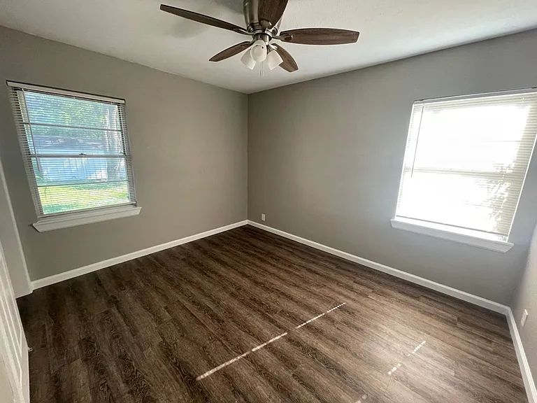 2113 Cloverdale St — Photo 10