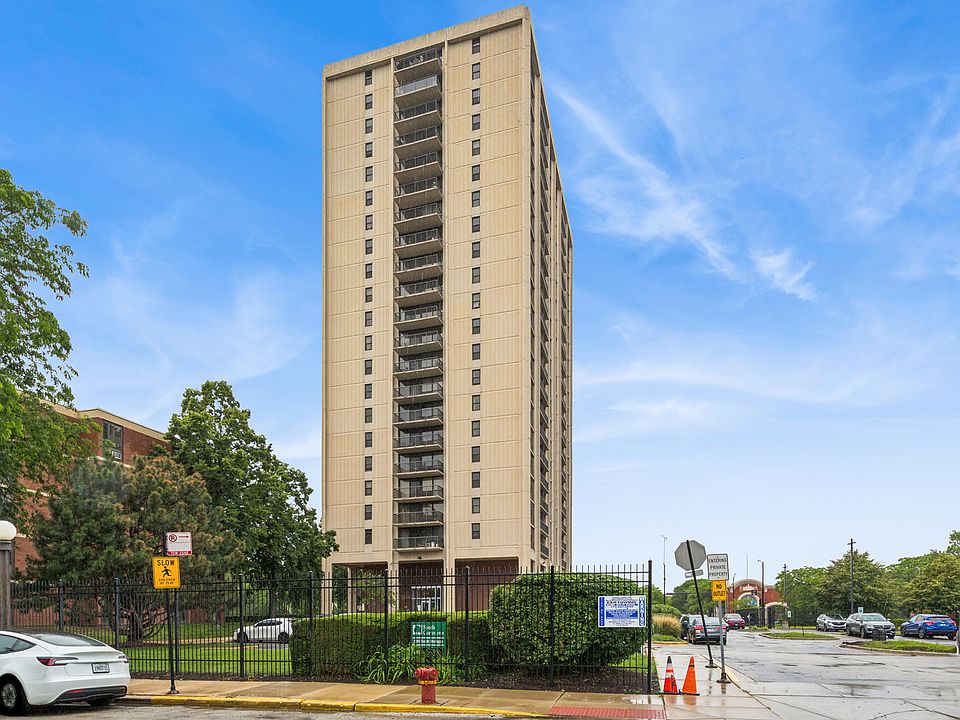 1st image of 2901 S Michigan Ave APT 1404