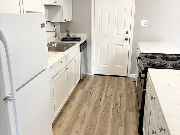 5th image of 224-226 N Birchwood Dr #224