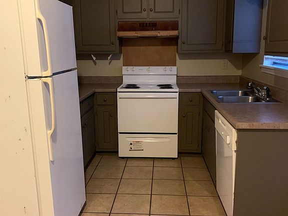 5th image of 156 Park Cir #C
