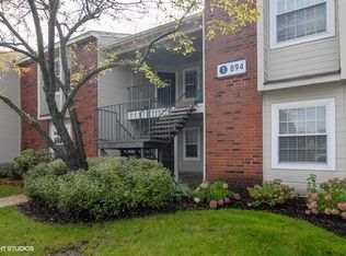 894 Benedetti Dr APT 204, Naperville, IL 60563