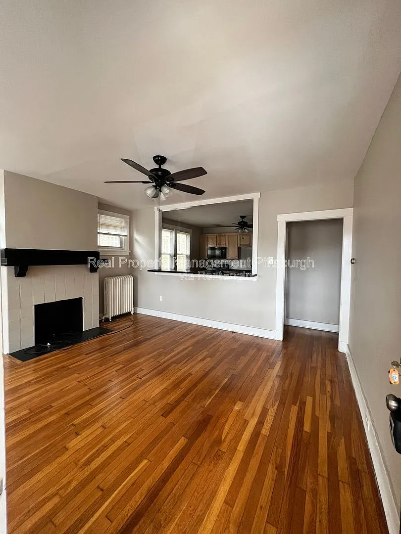 2 bed, 1.0 bath, 1100 sqft, $1,350 — Photo 2