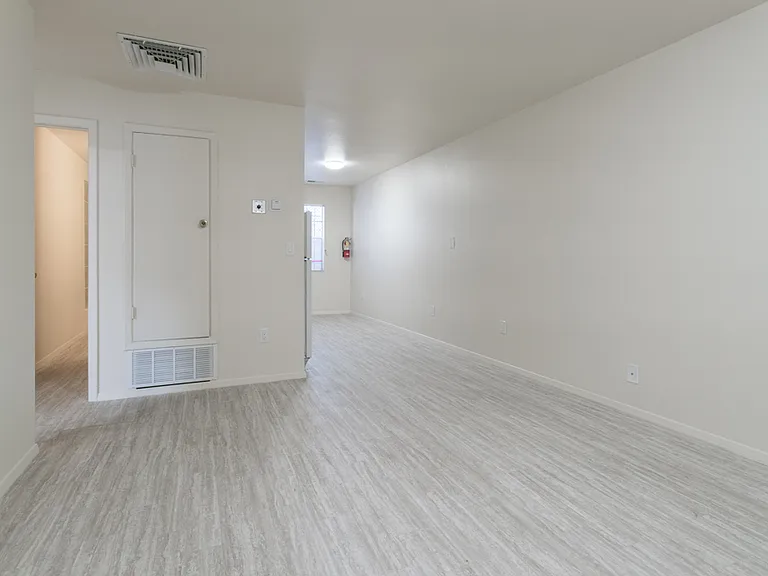 Zodiac Apartments — Photo 12
