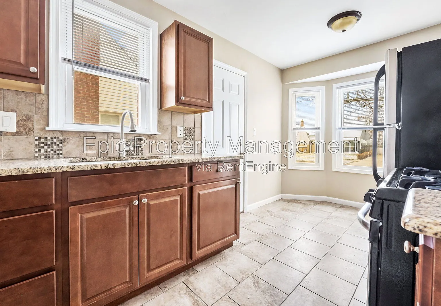 3 bed, 1.0 bath, 848 sqft, $1,745 — Photo 3