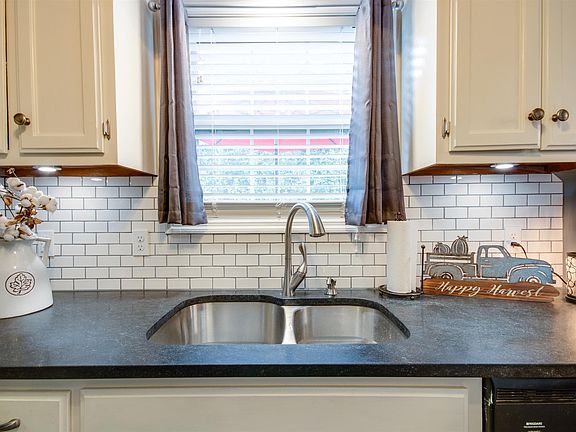 5th image of 208 Canova Ct