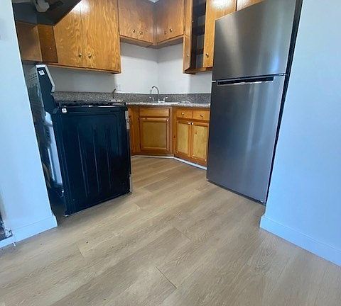 4th image of 2823 S Cloverdale Ave APT 4
