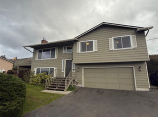 570 Dugualla Rd, Oak Harbor, WA 98277