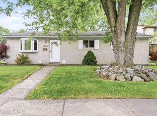9384 Elaine Ct, Taylor, MI 48180
